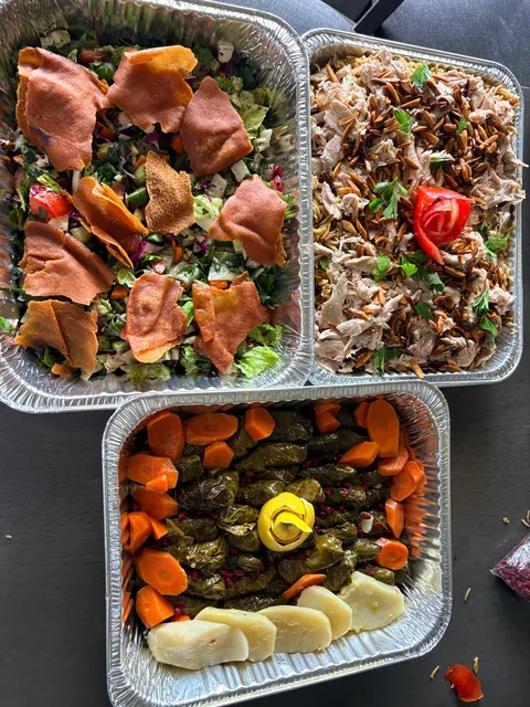 Several prepared meals with rice, vegetables and roasted chicken.